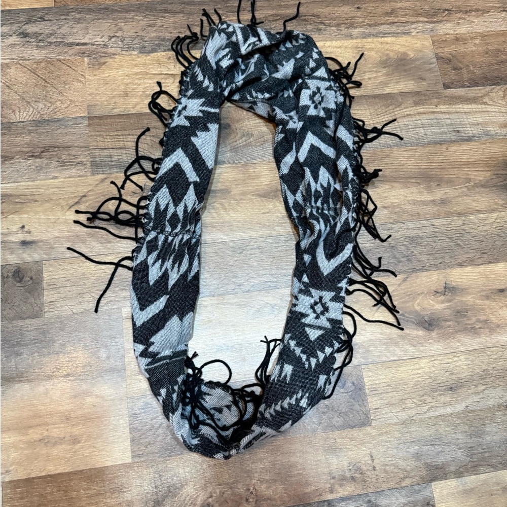 Black and Gray Patterned Scarf - image 1